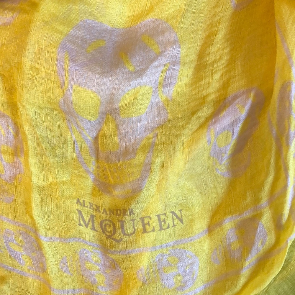 Alexander McQueen Silk Skull Scarf - Picture 6 of 6